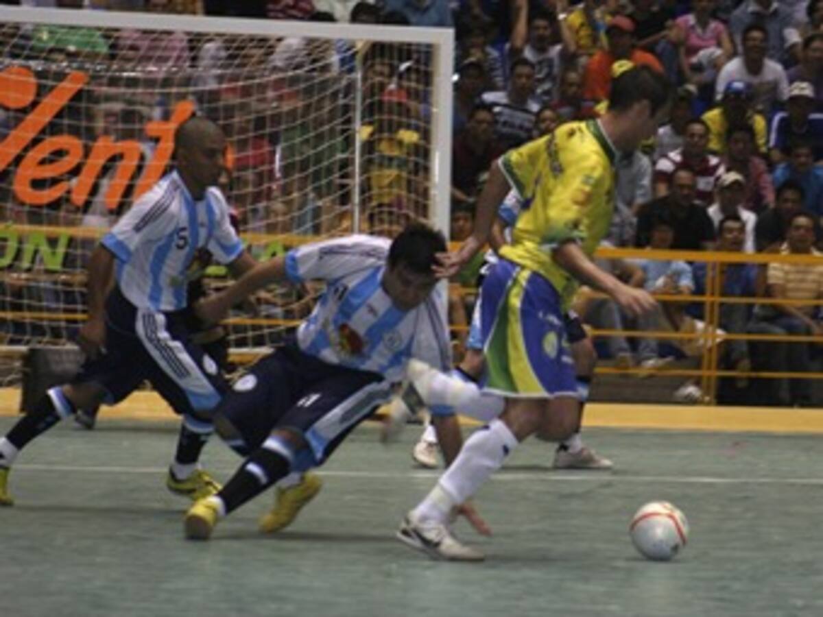 Argentina y Brasil empataron 5-5 en inauguración del Mundial de Fútbol de Salón