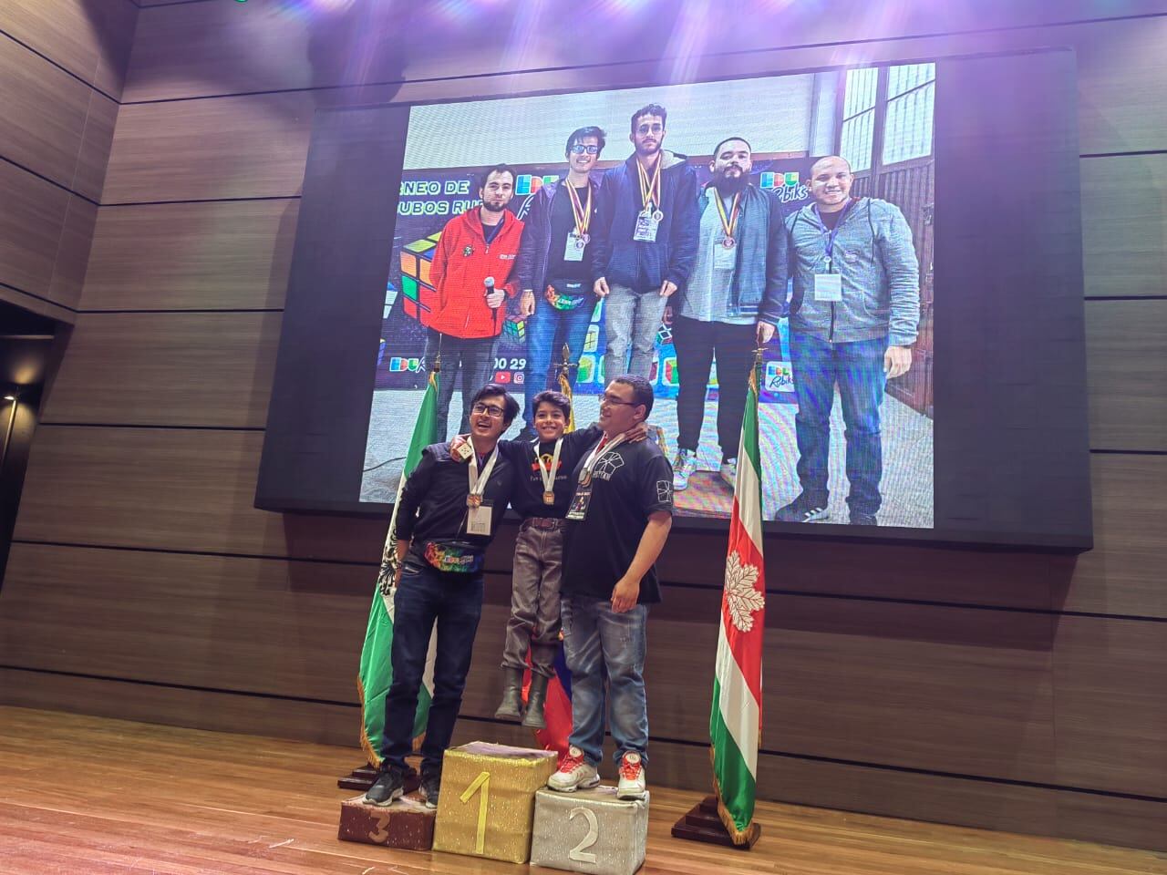 Juan Miguel Saboyá, doble ganador y campeón nacional con menor tiempo en resolución de cubo rubic / Foto: Diego Saboya