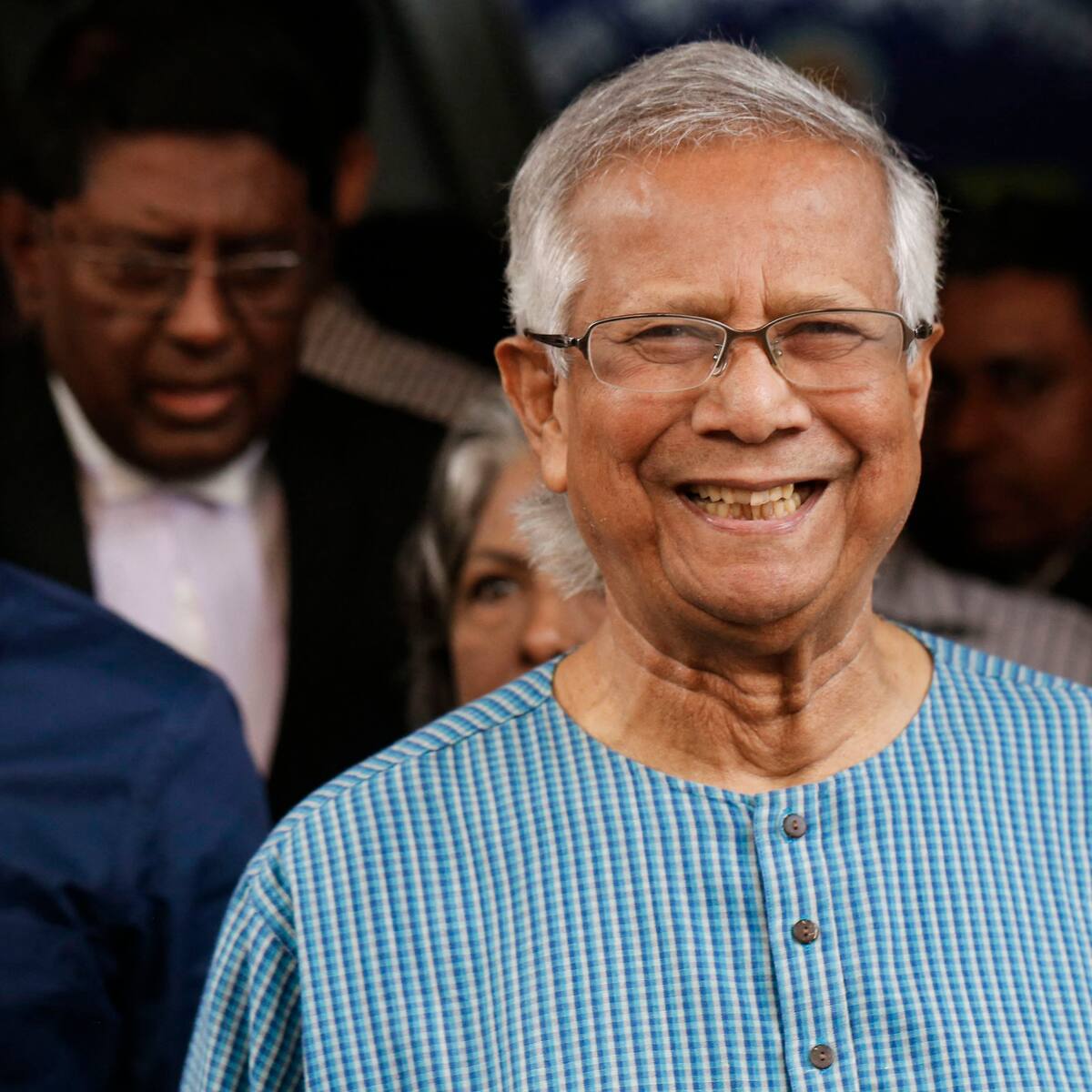 Nobel de la paz Muhammad Yunus liderará gobierno interino en Bangladesh