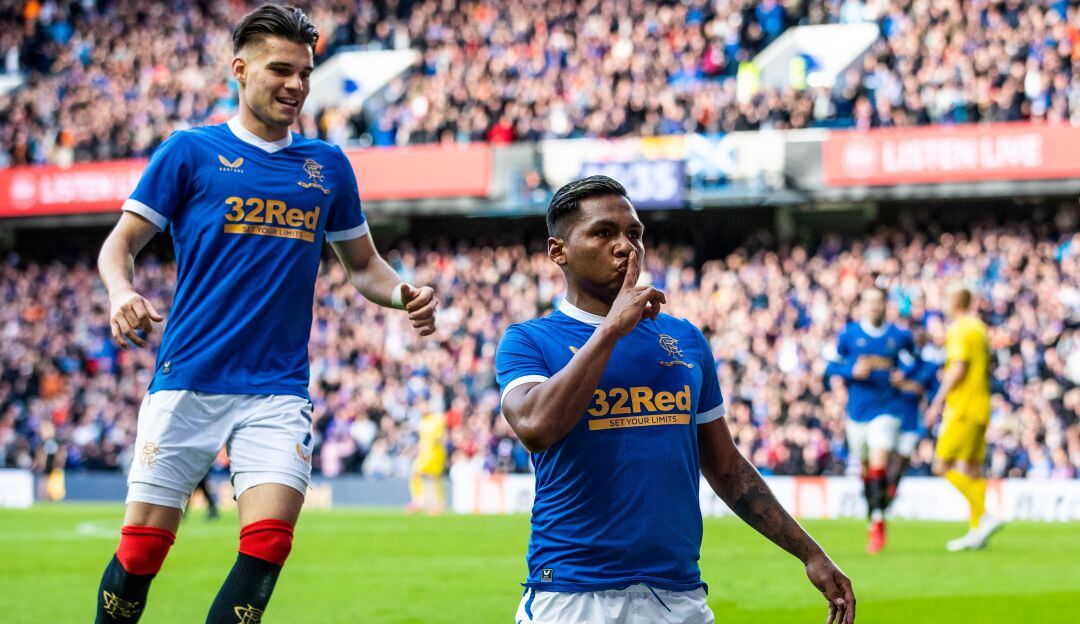 Alfredo Morelos festeja su anotación para el triunfo.