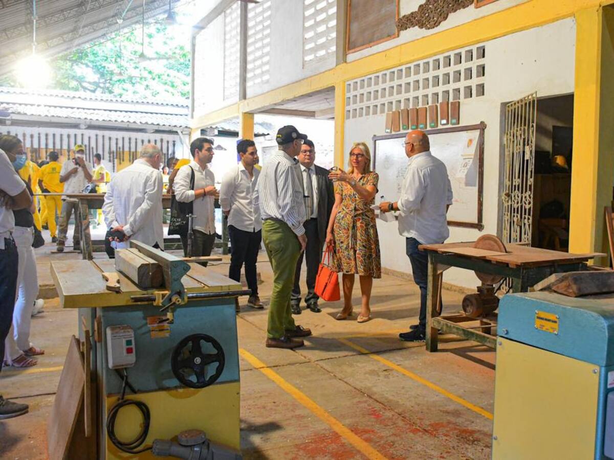 Etcar recibió donación de maquinaria para la formación de jóvenes