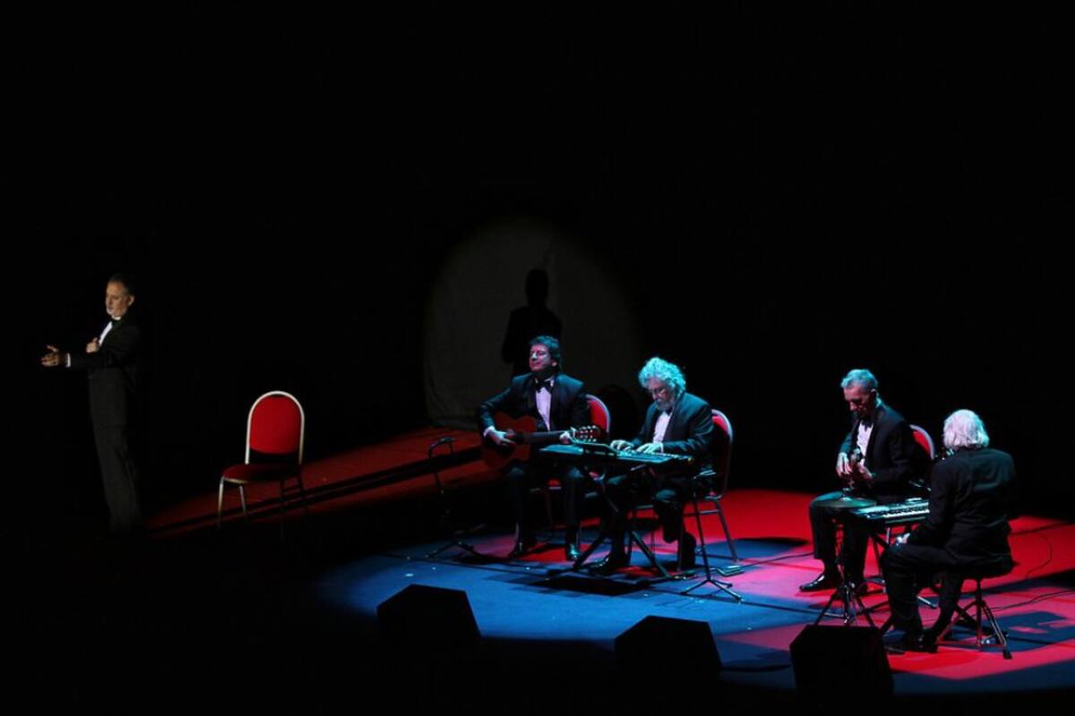 El 26 de agosto, cuando iban a iniciar su presentación en el Palacio de los Deportes, generaron expectativa afinando sus instrumentos.