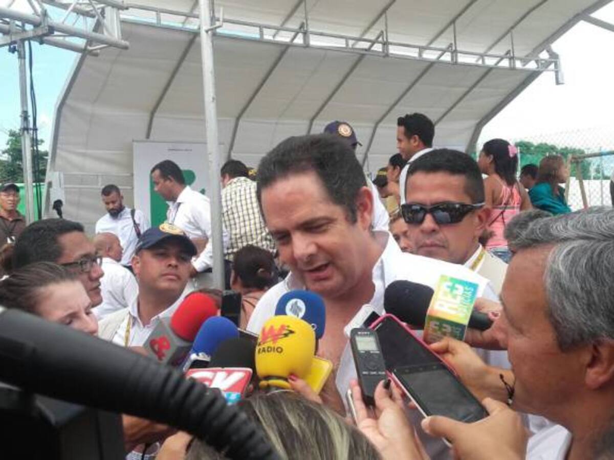 "No se dejen caducar el contrato", advirtió Vargas Lleras a operadores del Cortissoz