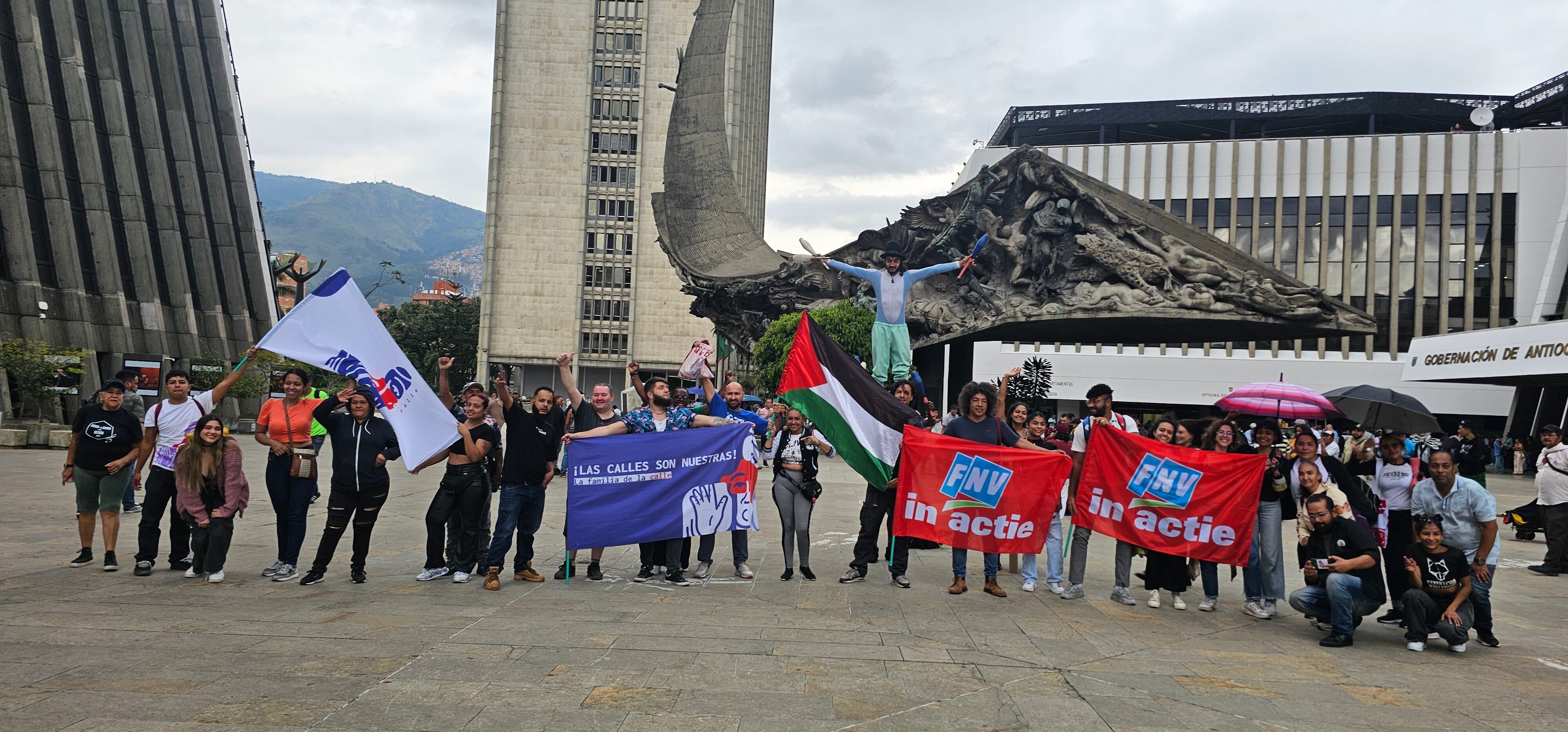 Artistas y venteros ambulantes presentaron pliego de peticiones a la Alcaldía. Foto: Cortesía