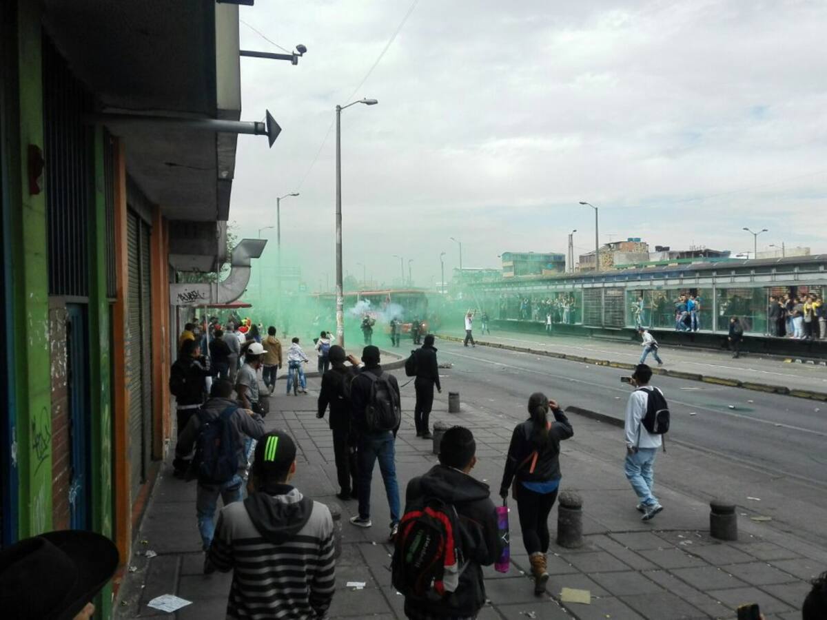 Hasta el lugar llegaron las autoridades para intentar disuadir la manifestación que mantuvo bloqueada la operación en la Avenida de Las Américas.