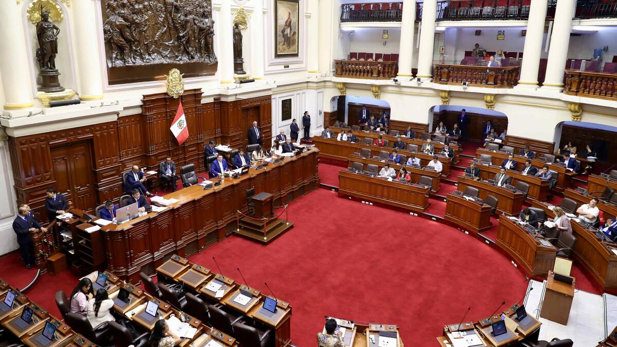 Congreso de Perú aprueba amnistía para militares y policías investigados por conflicto interno