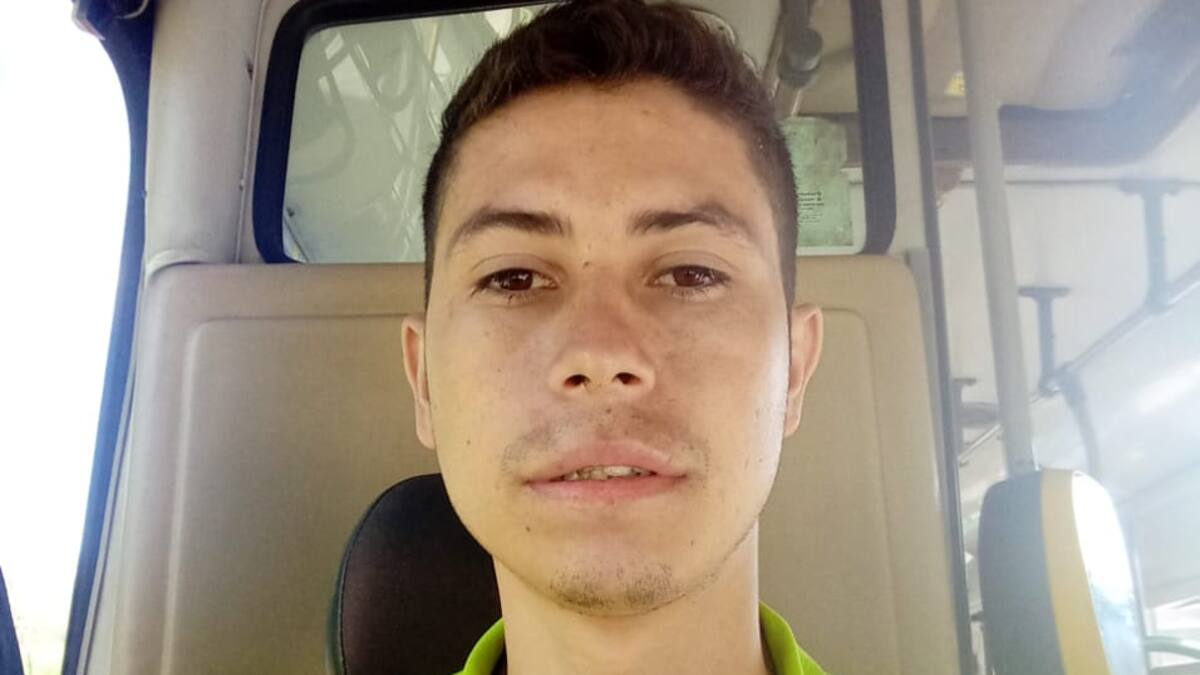 Andrés Villamizar, el conductor de Metrolínea que paró la autopista para salvar a un perro