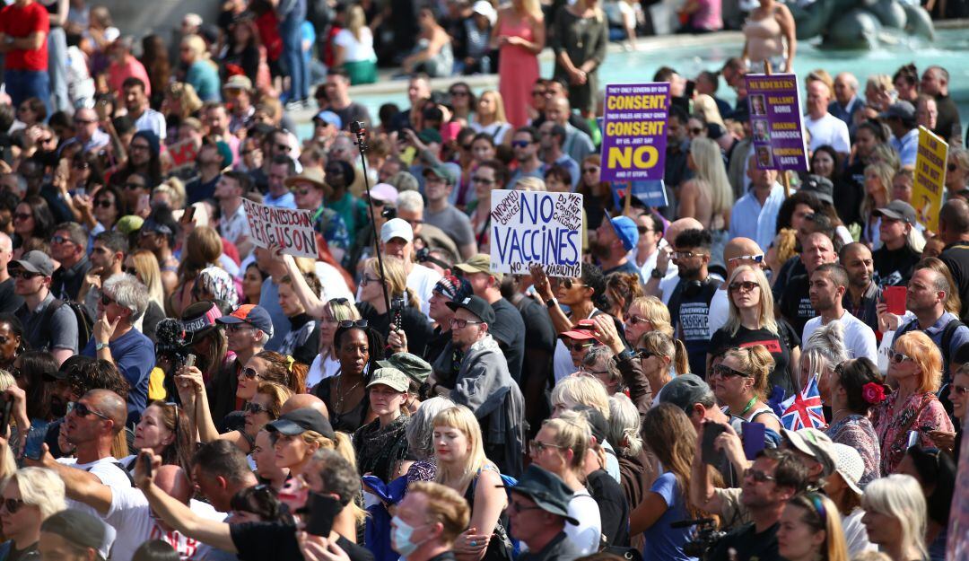 Marcha de colectivos antivacunas en Reino Unido. 