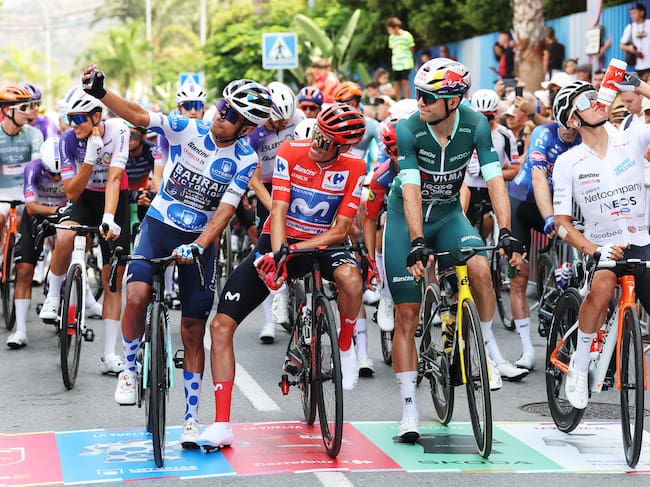Santiago Buitrago, líder de la clasificación de la montaña, junto a los otros ciclistas que lideran las clasificaciones de la Vuelta a España. (Photo by Alexander Hassenstein/Getty Images)