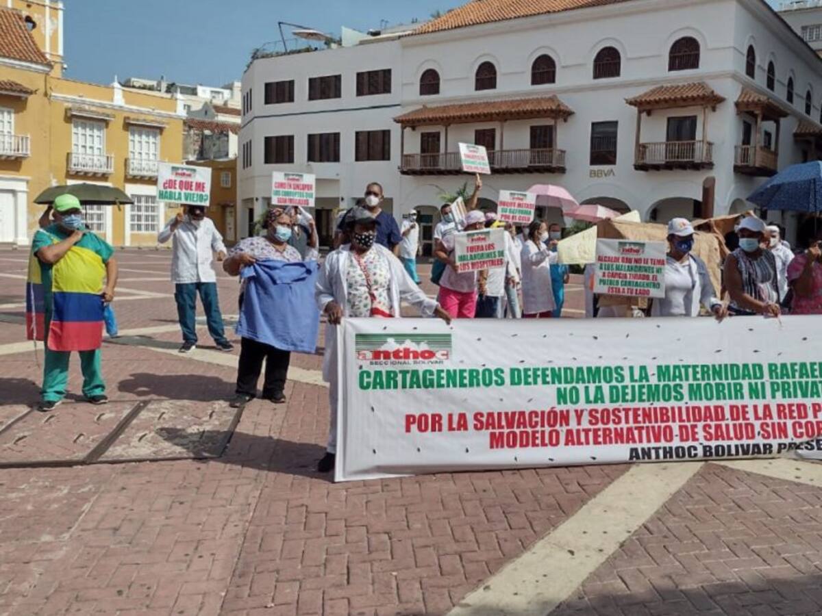 Trabajadores de Maternidad realizaron plantón en la Alcaldía de Cartagena