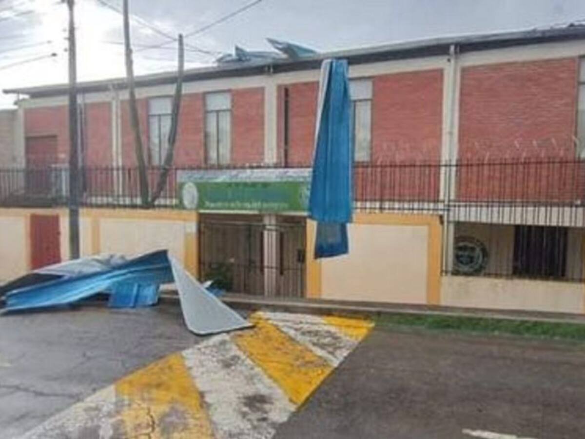VIDEO: Vendaval destechó un colegio en El Socorro