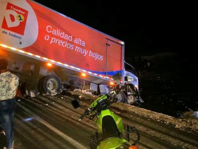 Accidente de camión de D1 dejó sin electricidad a Tasajera
