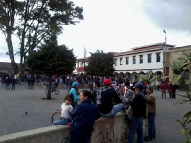 Manifestantes destruyen la alcaldía y 12 locales comerciales en Facatativa