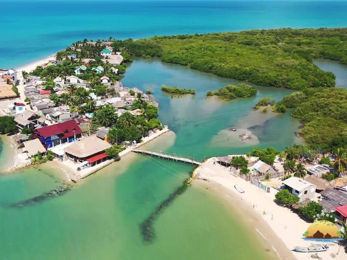 Diez cabañas destruidas deja un incendio en el balneario Rincón del Mar, en San Onofre, Sucre