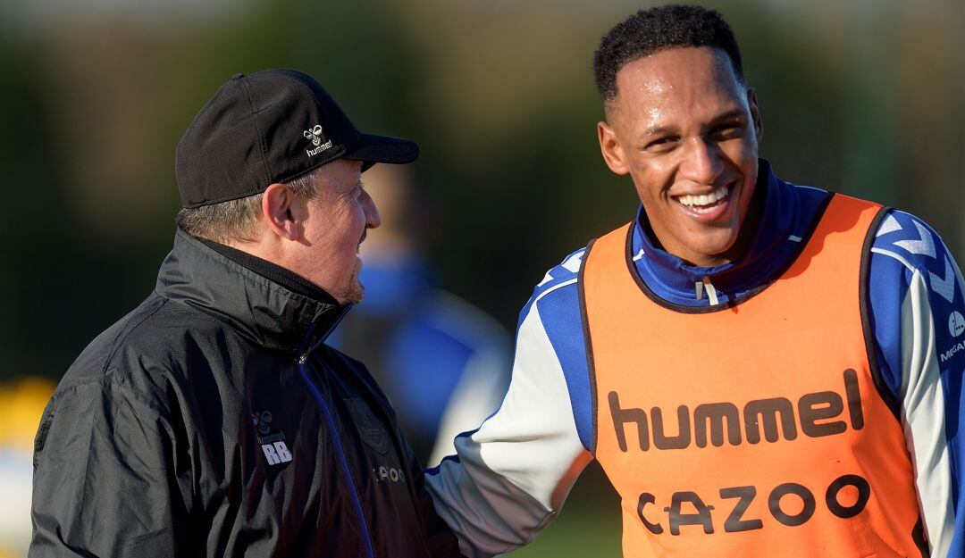 Rafael Benítez y Yerry Mina