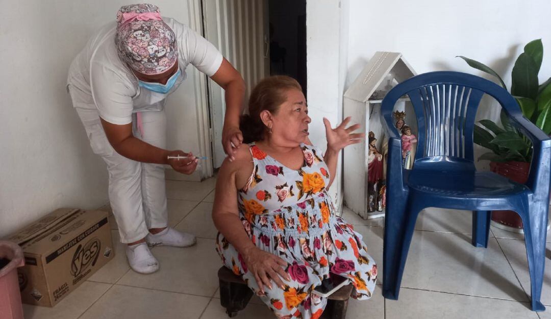 Ciudadanos de Neiva, mayores de 50 años y que cumplan con los requisitos, adquieran el segundo refuerzo o cuarta dosis.