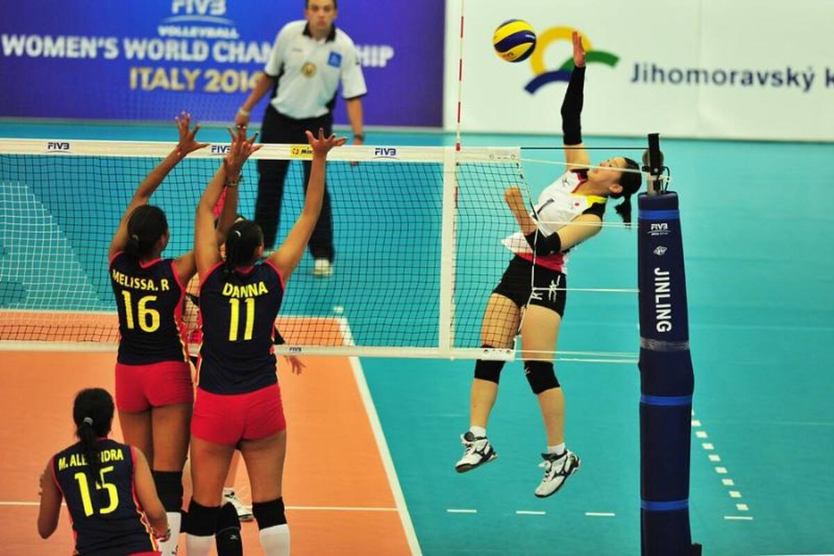 En las primeras presentaciones, Colombia ha perdido con Serbia 25-16, 25-17 y 25-20. y Japón 25-18, 25-16 y 25-17. Todavía debe enfrentar a Tailandia y cerrará con China.