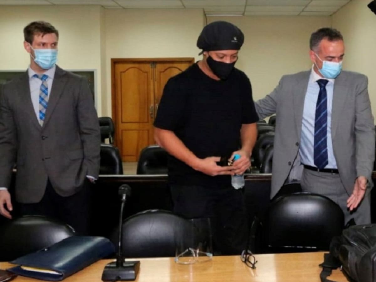 Ronaldinho recuperó su libertad tras cinco meses detenido en Asunción