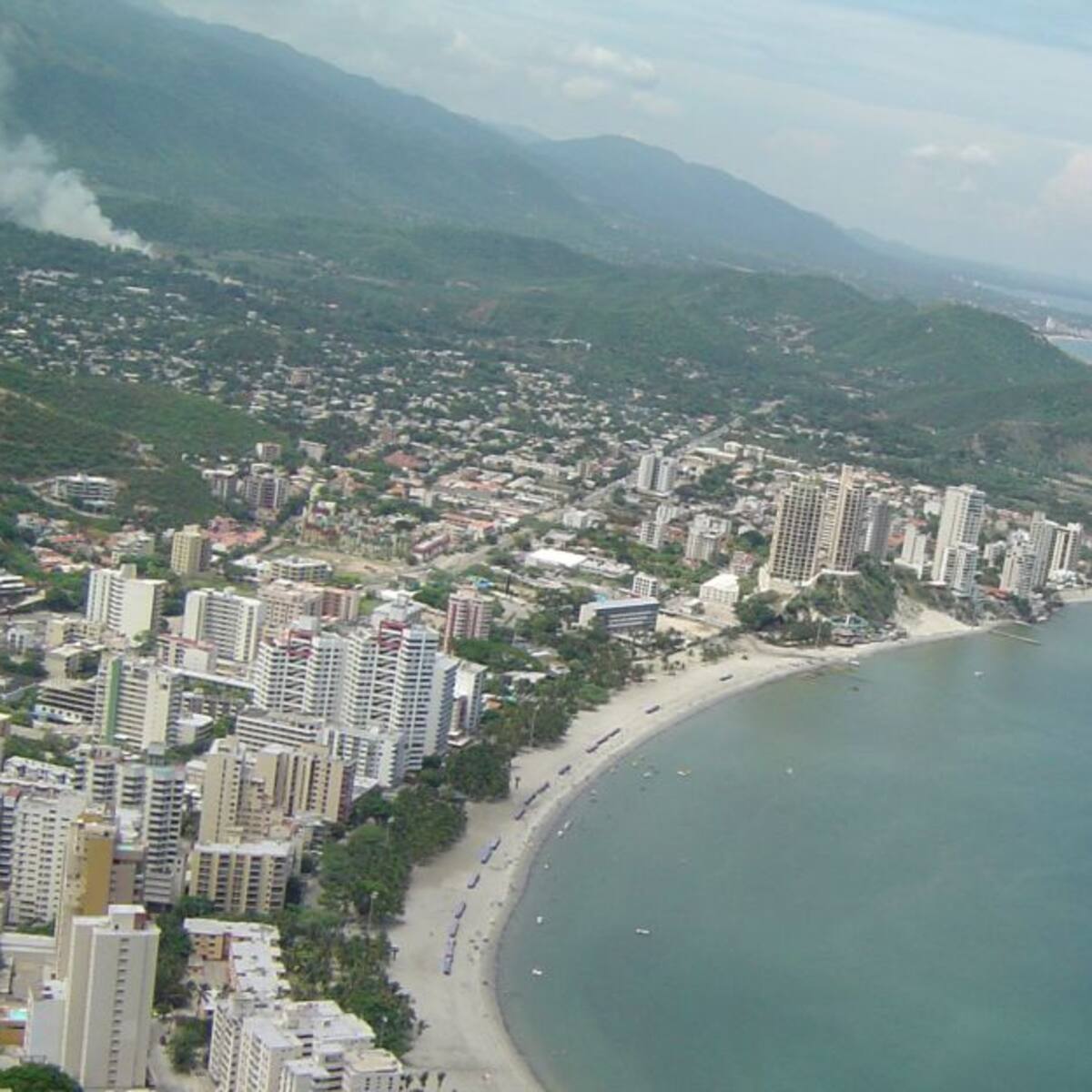 Mujer muere al lanzarse desde el tercer piso de un hotel en El Rodadero