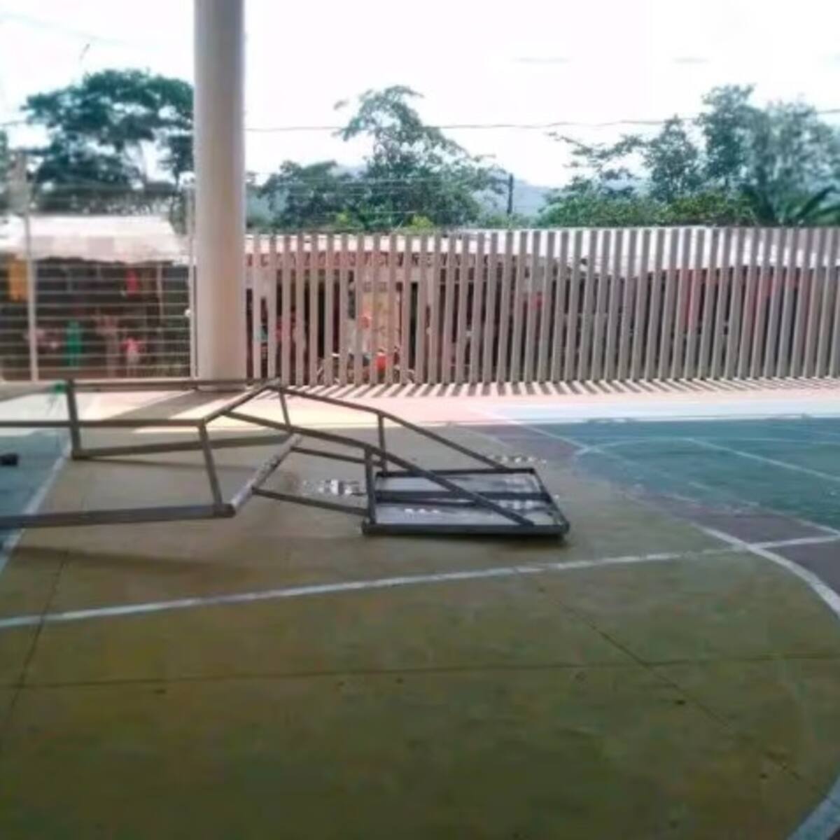 Niña que le cayó portería encima en el sur de Bolívar quedó sin movilidad en sus piernas