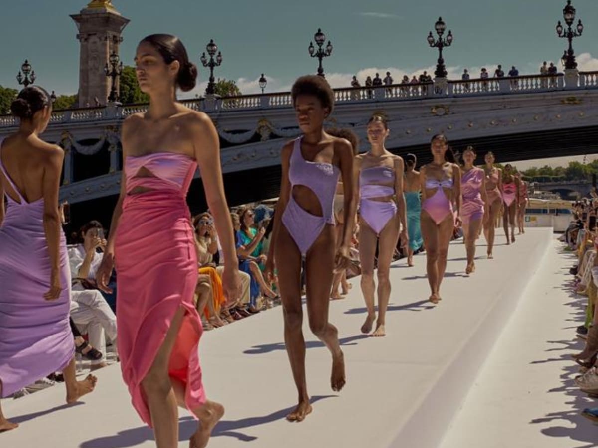 Baobab y su pasarela itinerante inundan de color a París