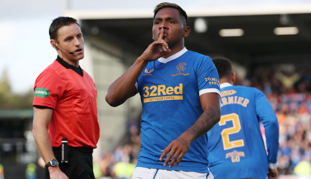 Alfredo Morelos festeja su gol número con la camiseta del Rangers.