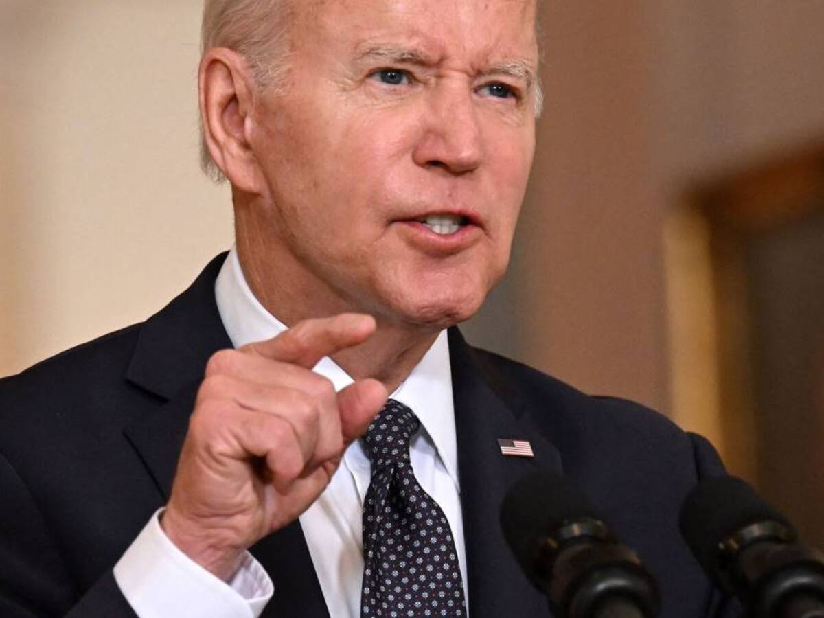 Debemos eliminar la venta de armas automáticas o aumentar su edad de compra: Biden