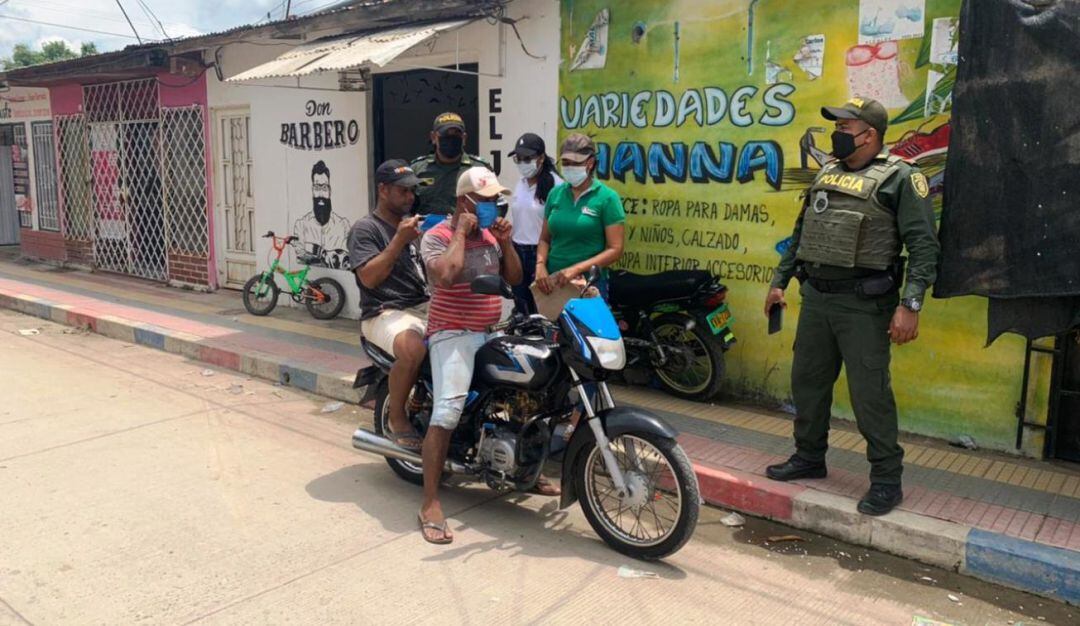 Policía de Bolívar concientiza sobre el uso del tapabocas