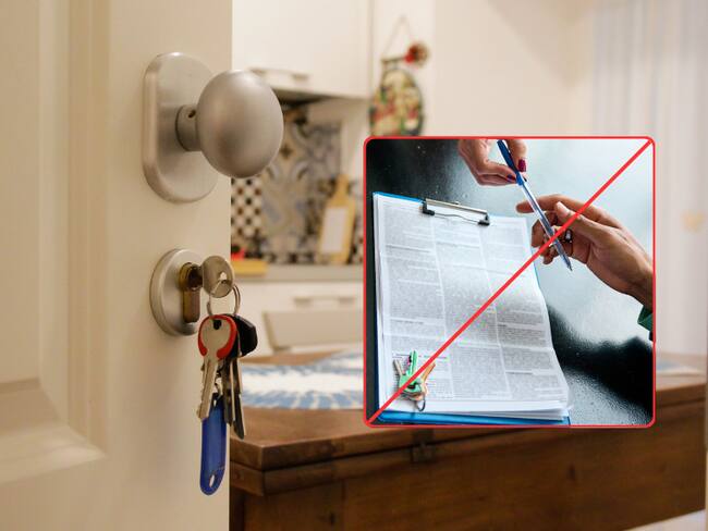 Persona que dejó las llaves de su casa pegadas a la puerta / Hombre firmando un contrato de arrendamiento (Getty Images)