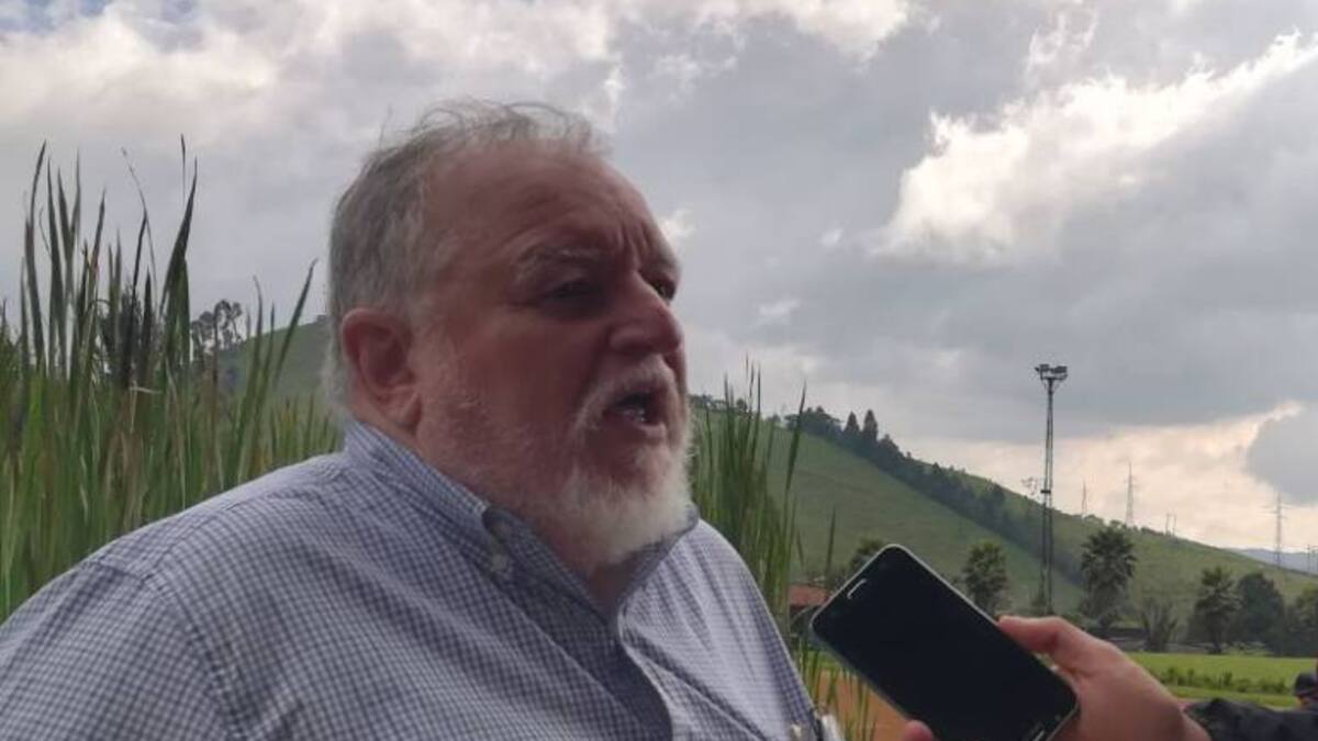 “No existe el cambio climático ni va a desaparecer la caficultura en Colombia”