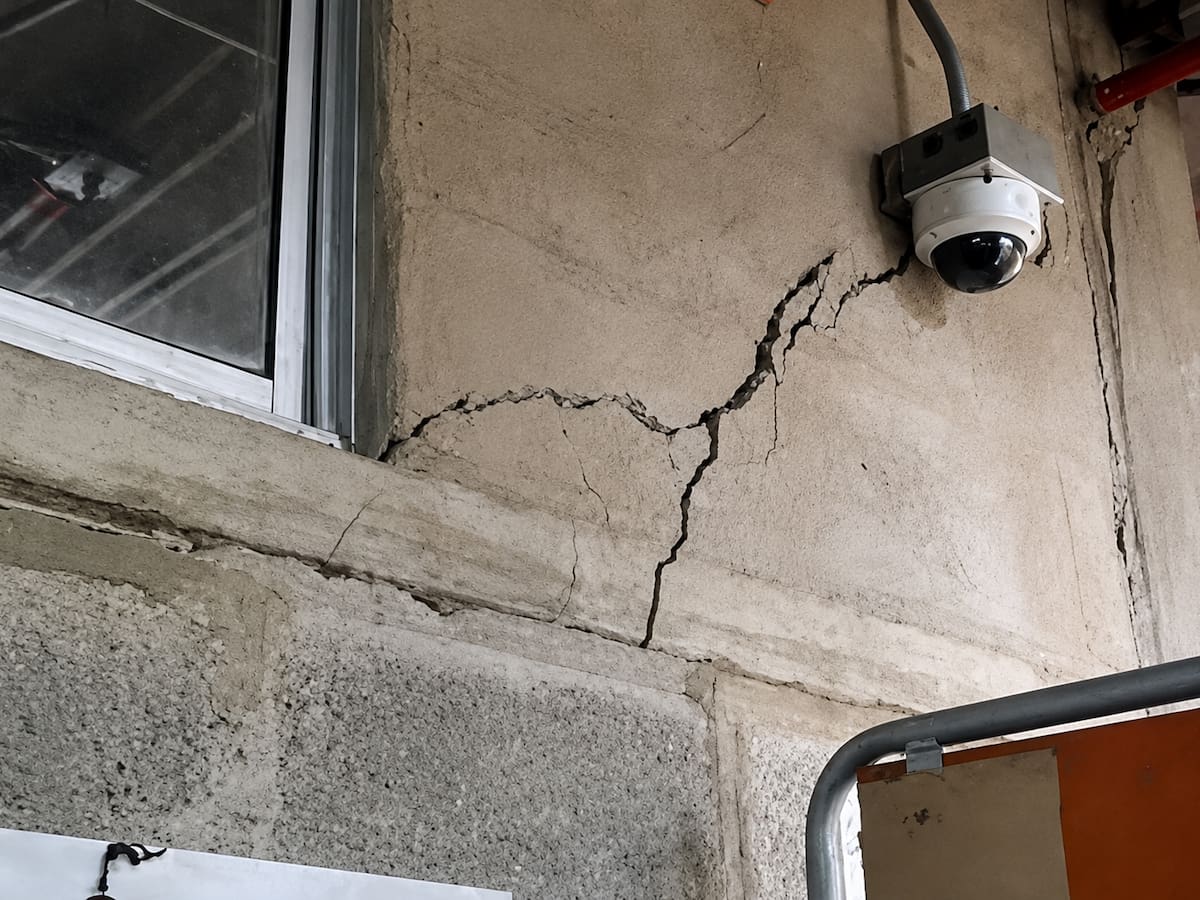 Grietas y zonas restringidas: avanza evaluación a colegios afectados tras sismo en Santander