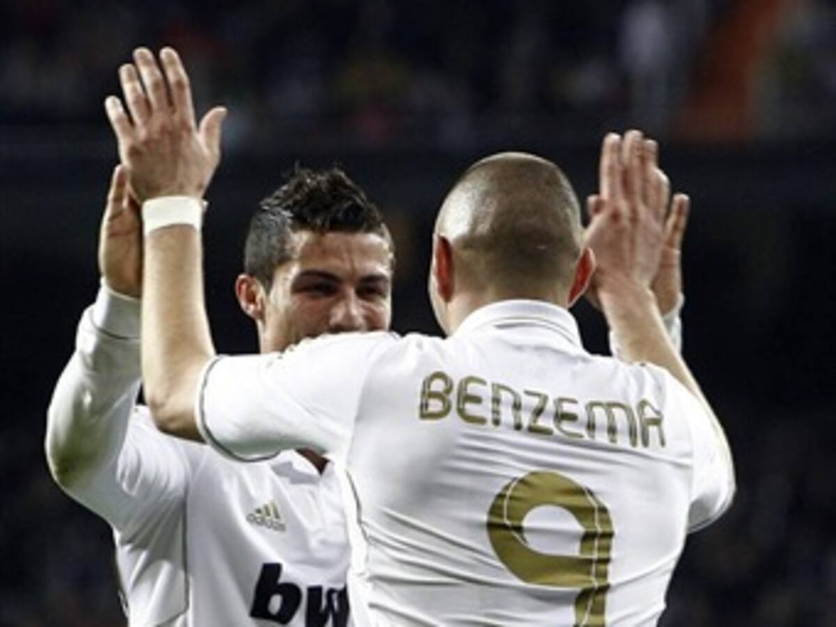 Real Madrid golea a la Real Sociedad y mantiene a seis puntos al Barcelona