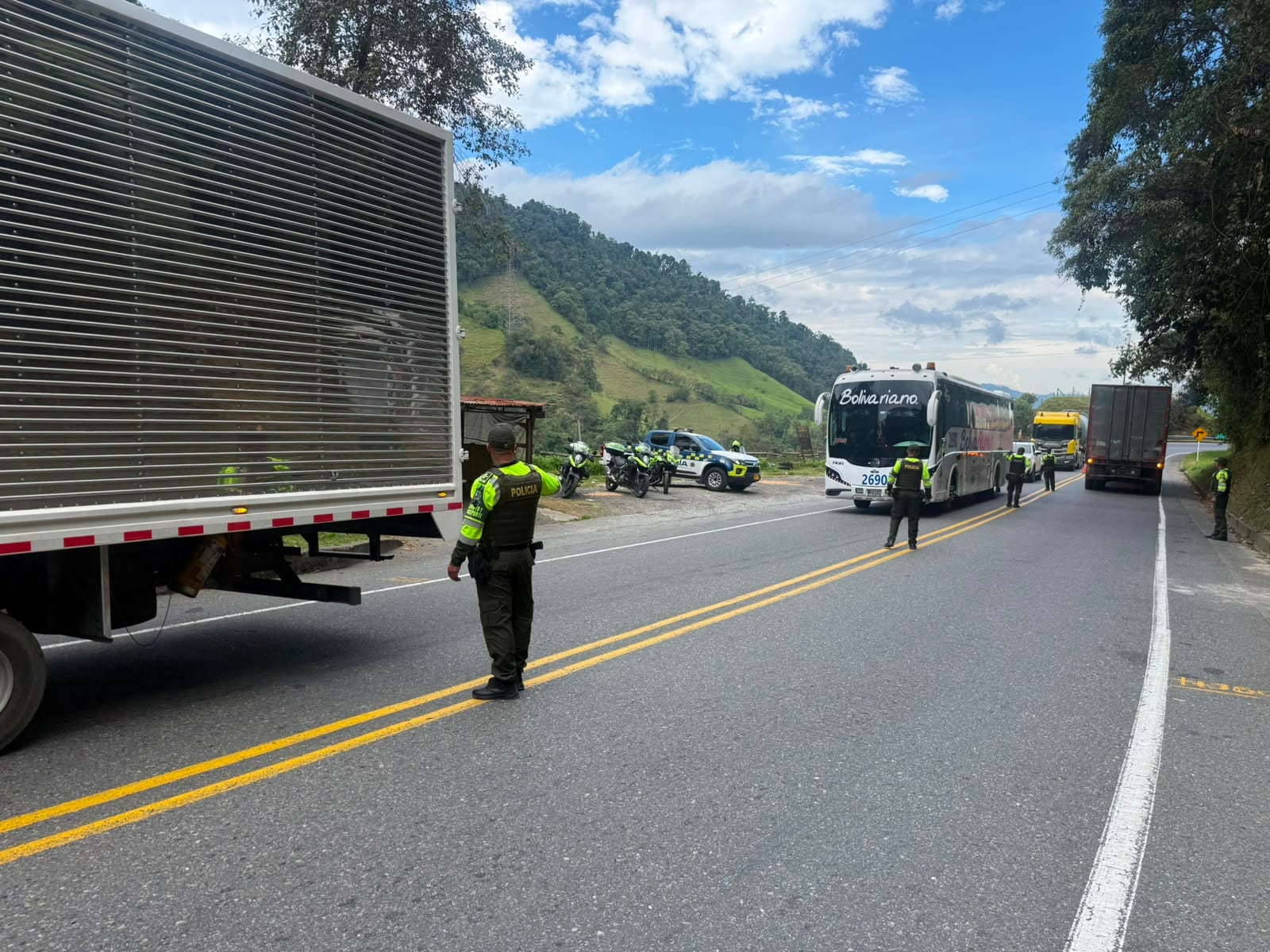 Puesto de control en la vía Manizales - Mariquita, sector Sabinas. Foto: Seccional de Tránsito y Transporte de la Policía Nacional en Caldas.