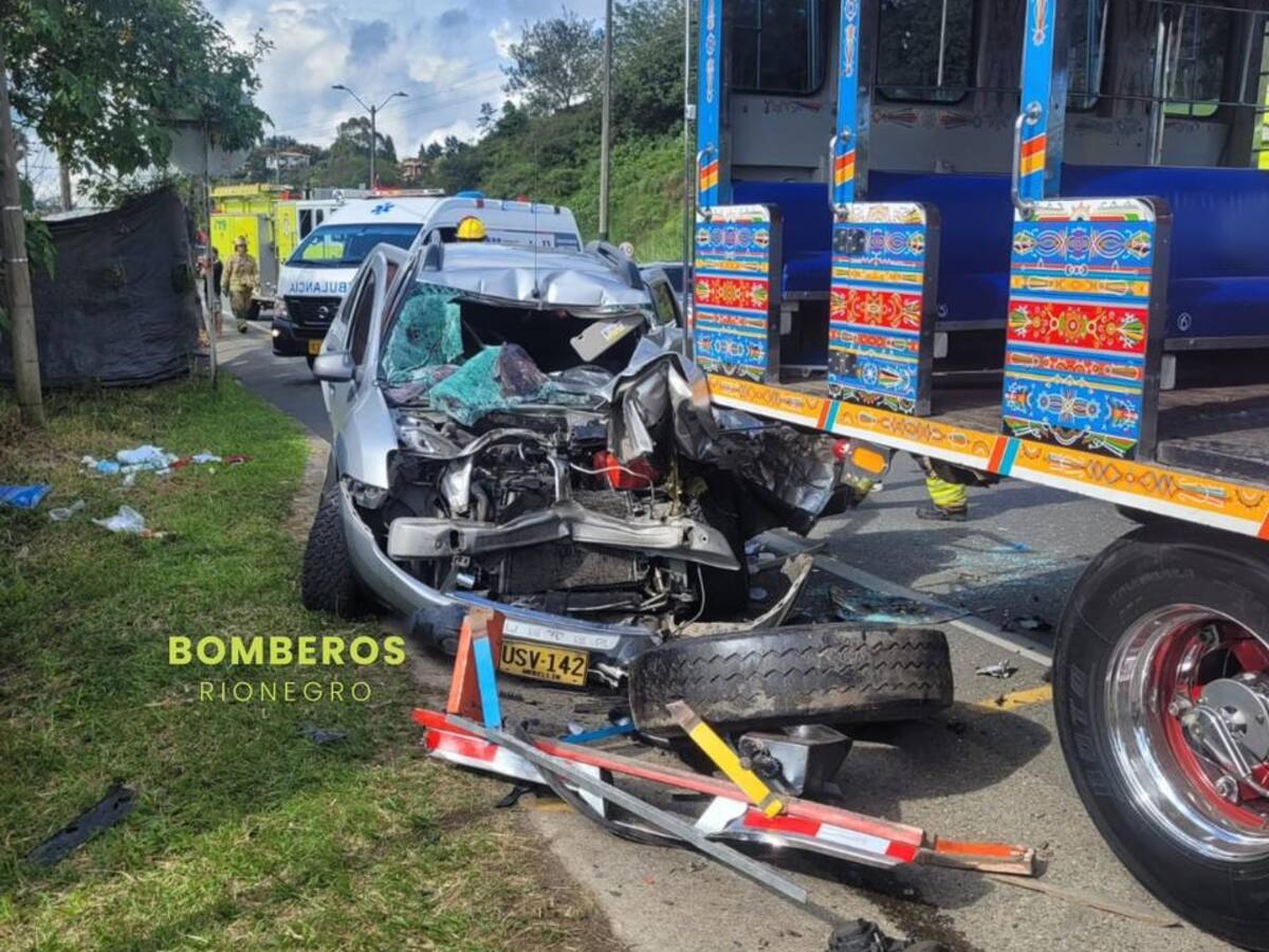 Una mujer muerta y cuatro heridos deja un accidente de tránsito en la autopista Medellín-Bogotá