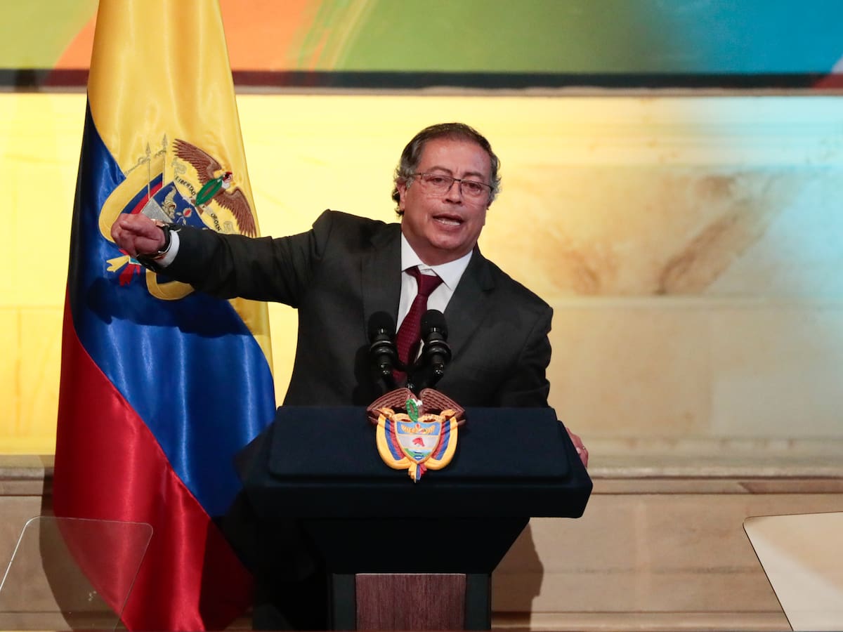 Petro ordena a la Fuerza Pública “atacar al ELN” frente a amenazas en paro armado de 72 horas