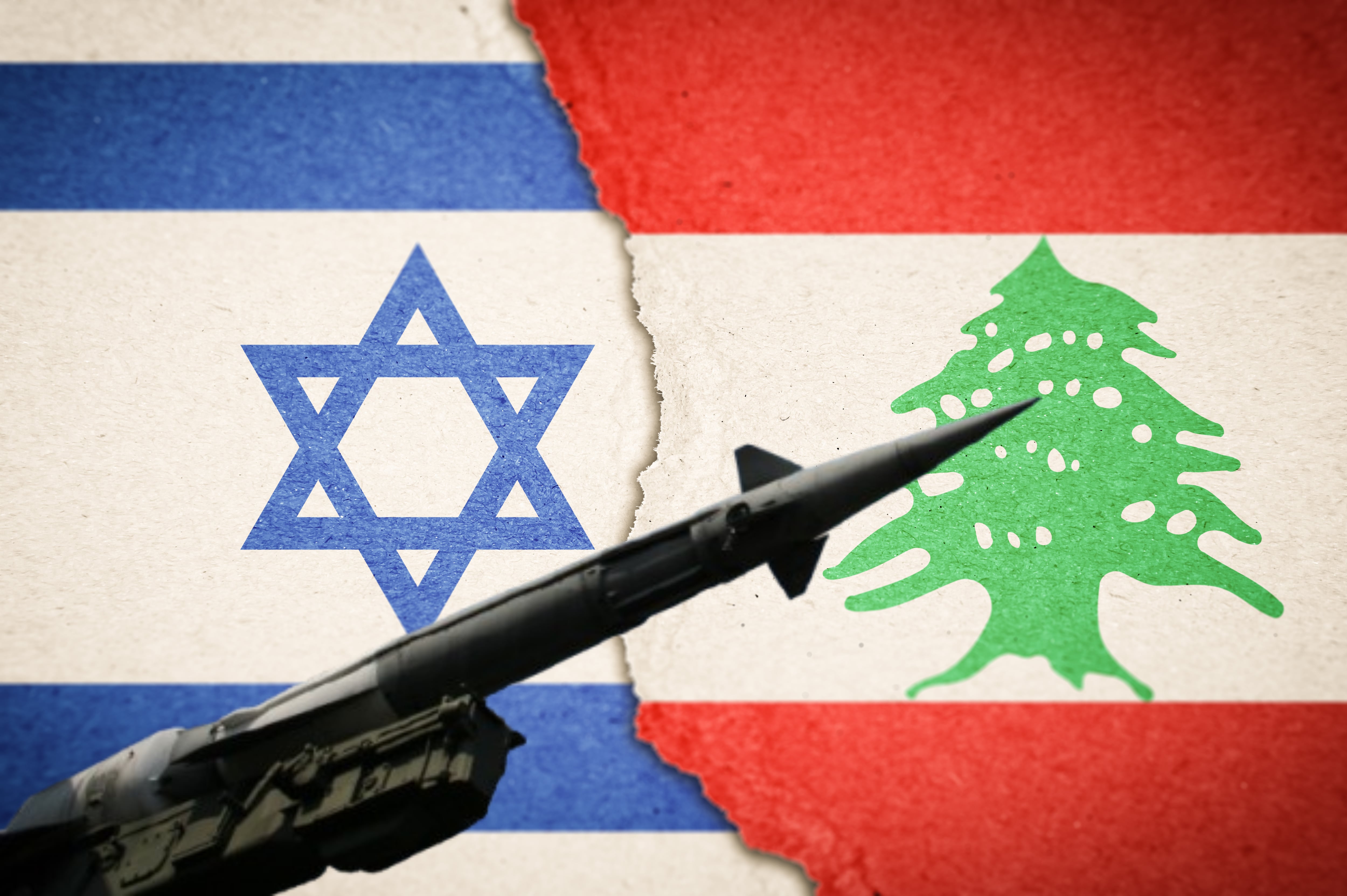 Imagen de referencia. Banderas Israel - Líbano - Misil: Getty Images.