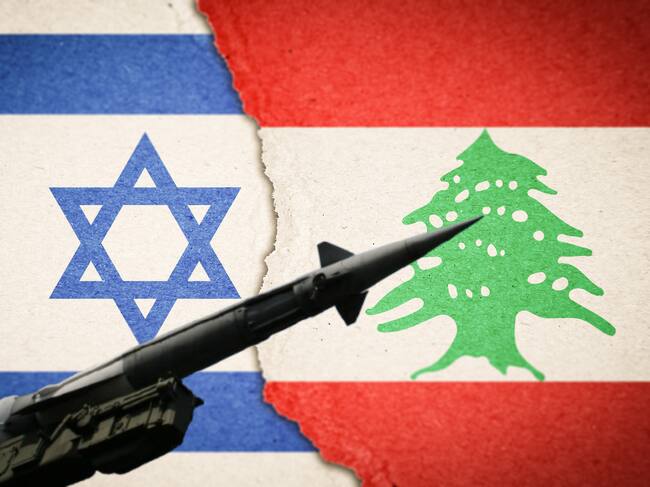 Imagen de referencia. Banderas Israel - Líbano - Misil: Getty Images.