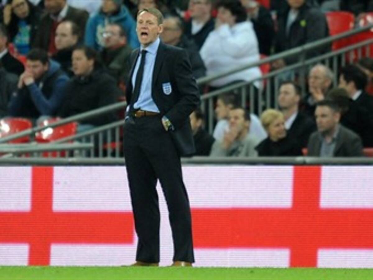 Stuart Pearce admite que le falta experiencia para dirigir a Inglaterra