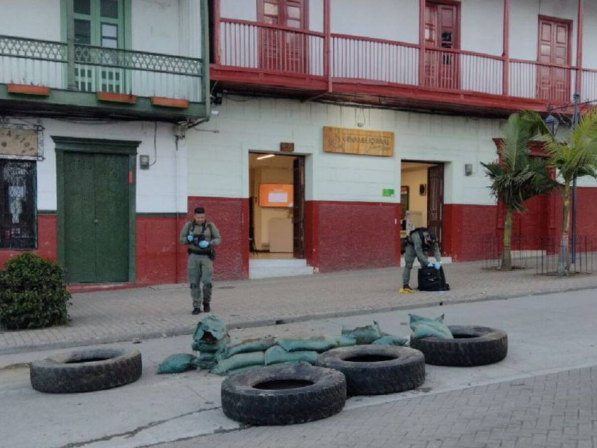 Paquete abandonado en cooperativa de Sonsón si tenía explosivos