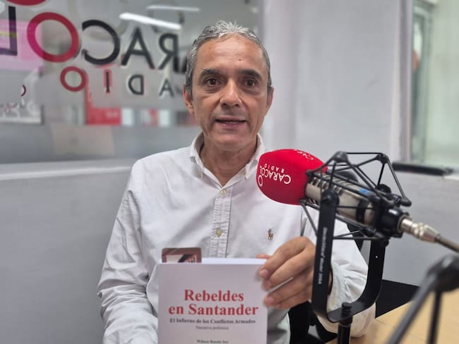 Wilson Rueda escribió un libro sobre el conflicto armado en Santander