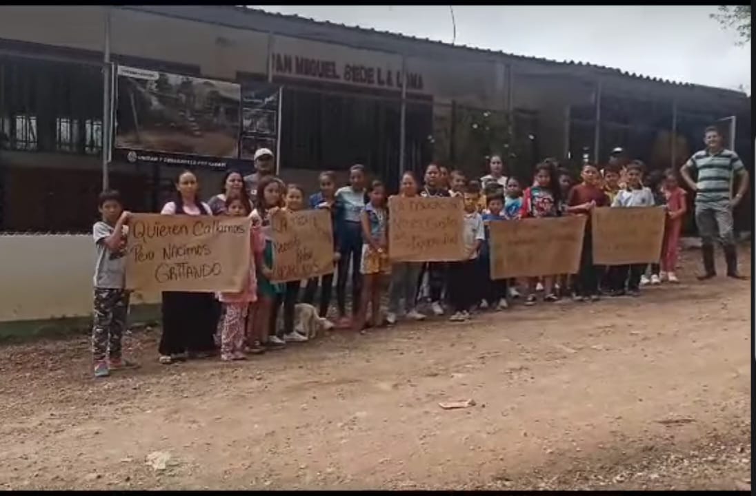 En colegio de Hacarí exigen asignación de docente