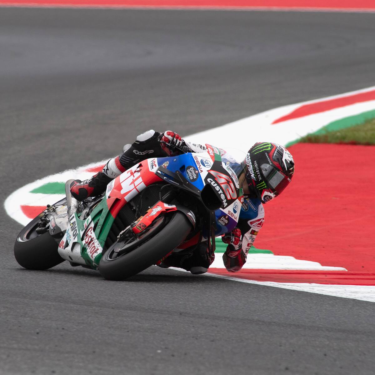 Álex Rins sufre aparatosa caída en el MotoGP: terrible lesión y tiempo de baja