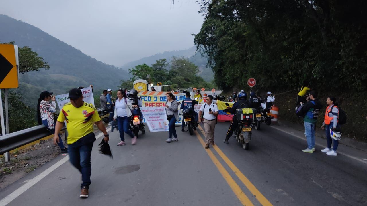 Protestas de docentes en vía Pamplona