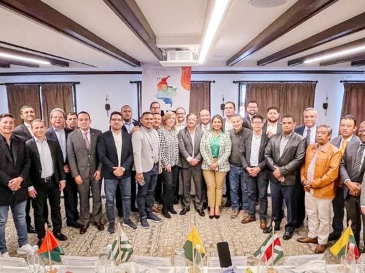 Reunión de Gustavo Petro con los gobernadores.