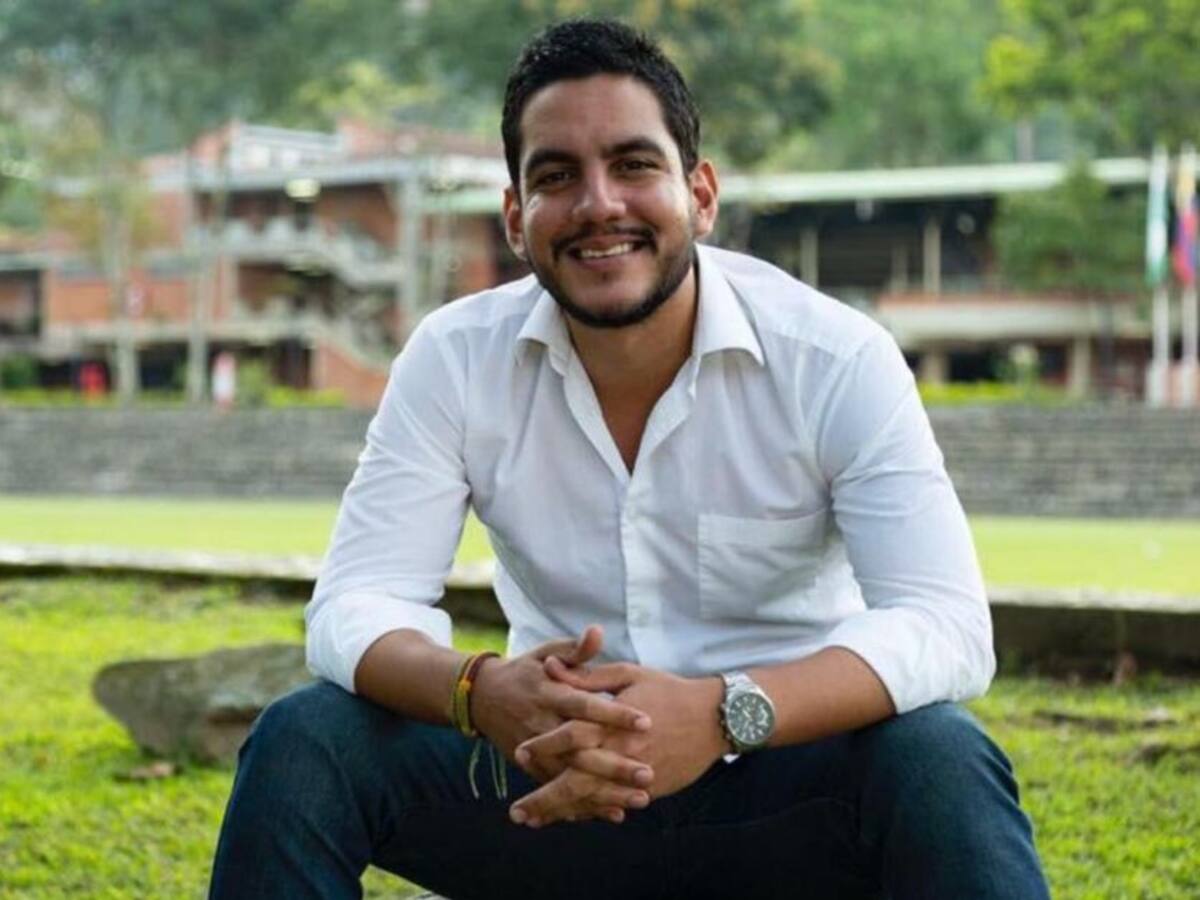 Alex Xavier Flórez, no renuncia, solo pide licencia