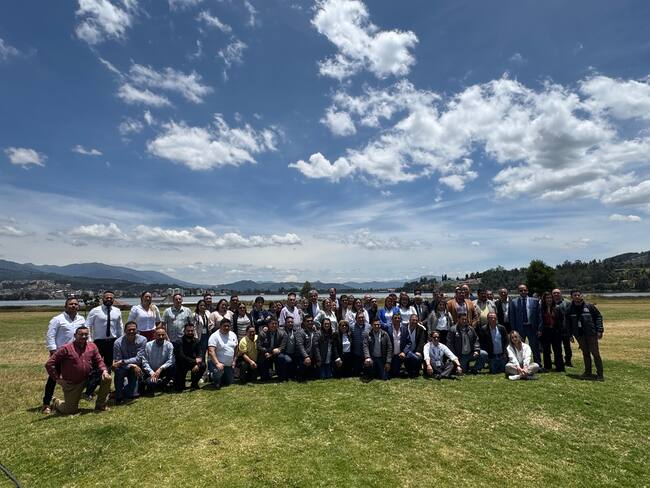 En Paipa se desarrolló el acto de firma de las minutas de los títulos. Foto | Caracol Radio