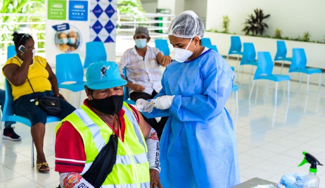 Durante tres días consecutivos miles de cartageneros podrán completar su esquema de vacunación en Cedesarrollo Comfenalco