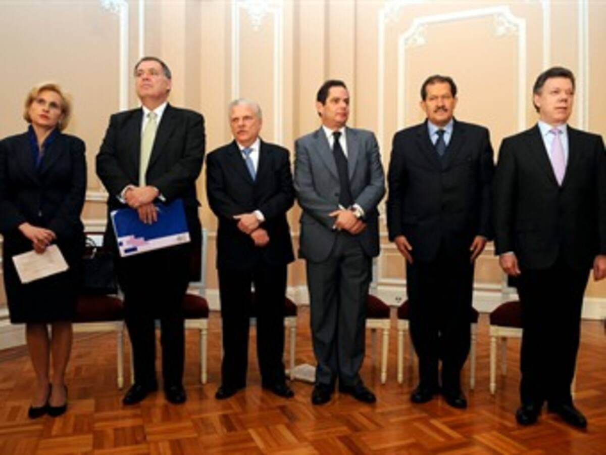 Santos anuncia eliminación de Zar Anticorrupción y de casa por cárcel para corruptos