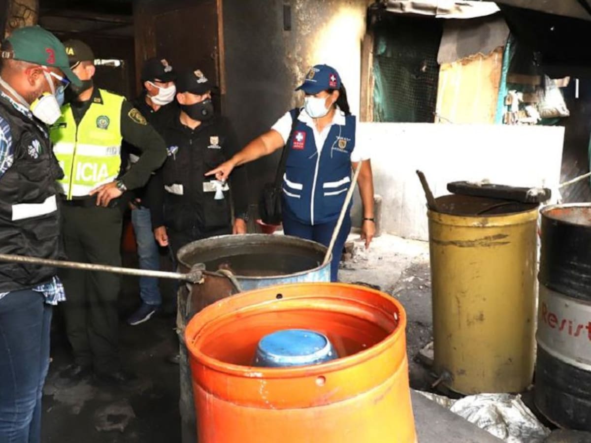 Encuentran fabrica ilegal de viche, en un operativo al oriente de Cali