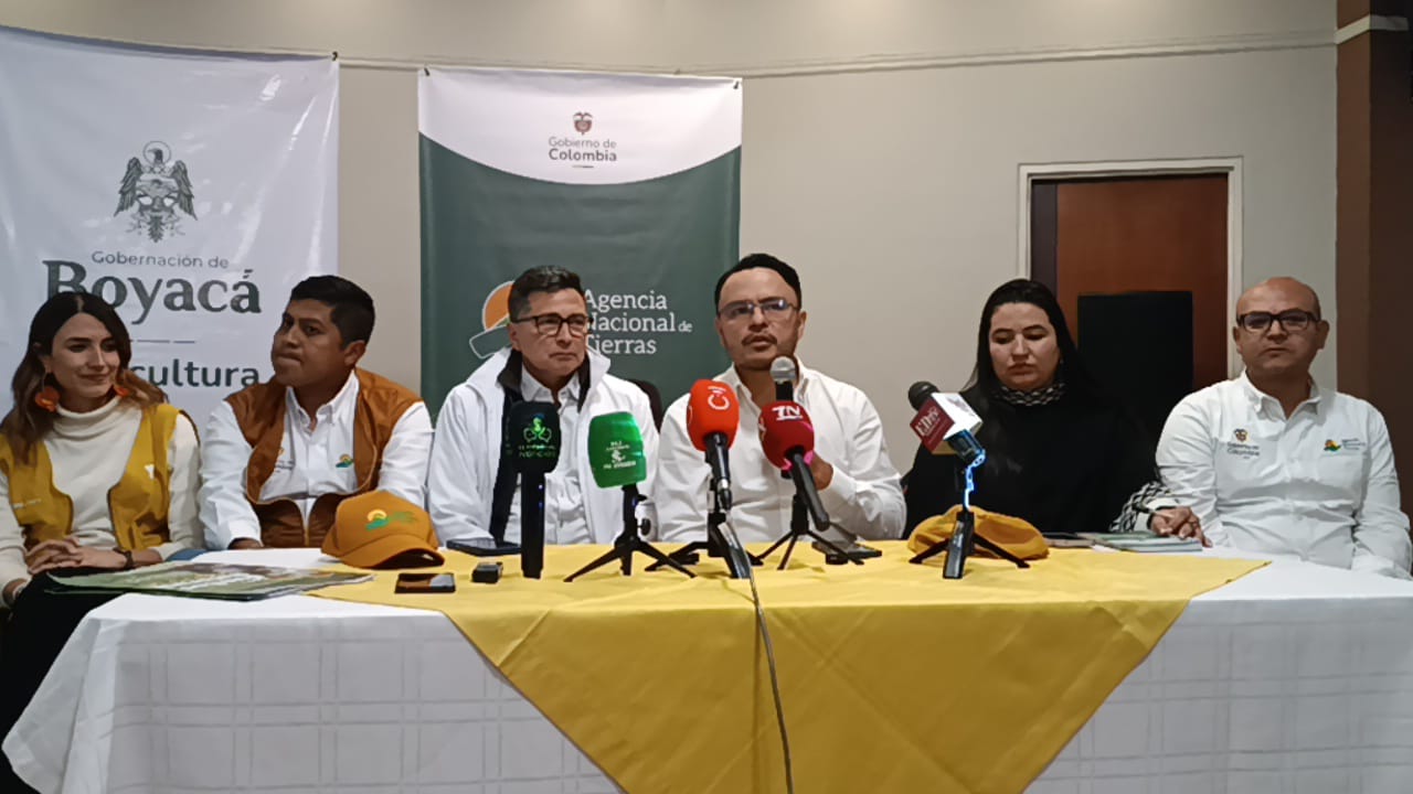 El director de la Agencia Nacional de Tierras (ANT), Felipe Harman, indicó que en Boyacá se han entregado más de 8.000 títulos a campesinos / Foto: Caracol Radio.